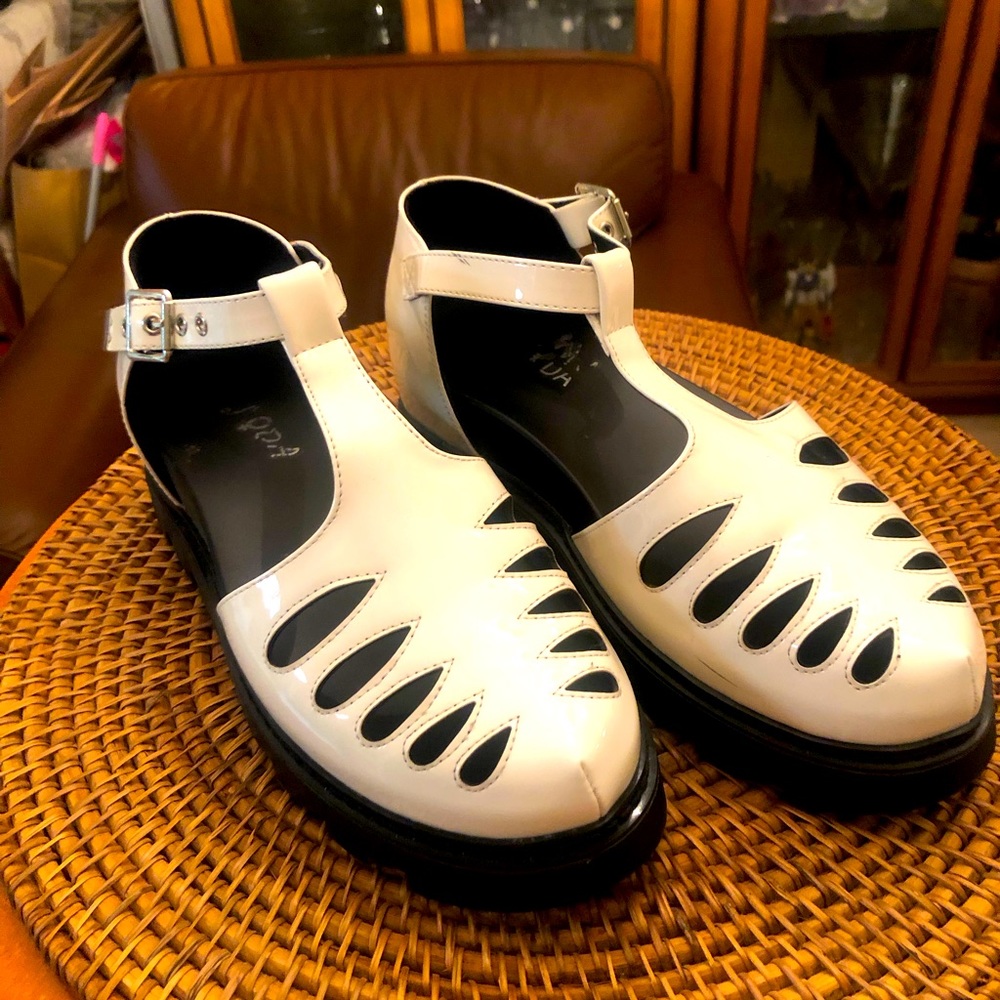 DOLLS KILL MARY JANE WHITE PATENT LEATHER SHOES SANDALS EUC  SIZE 8